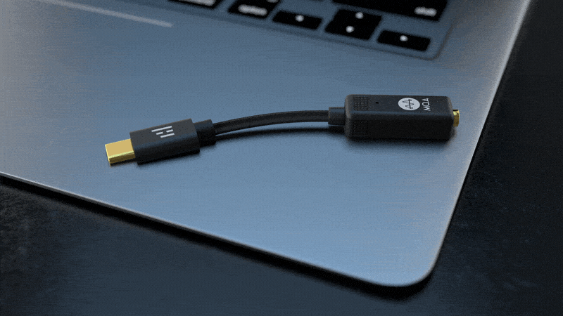 HELM Audio Bolt DAC/AMP, USB-C bärbar High-End DAC/hörlursförstärkare med  MQA-uppspelning. Mobile Studio Sound för Android, iOS och PC. USB-C till  3,5 mm ljud, THX-certifierad : : Elektronik